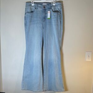 NWT. Lane Bryant Flex Magic Waistband Curvy Fit Highrise Flare Jeans. 18.